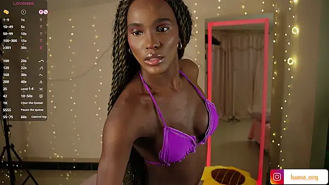 LuanaRisque online show from April 20, 7:55 am