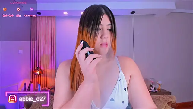 Snapshot of AbbieEdmond chatting on October 31, 3:58 am AbbieEdmond online show from October 31, 3:58 am