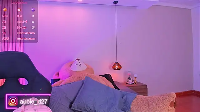 Snapshot of AbbieEdmond chatting on November 13, 5:22 am AbbieEdmond online show from November 13, 5:22 am