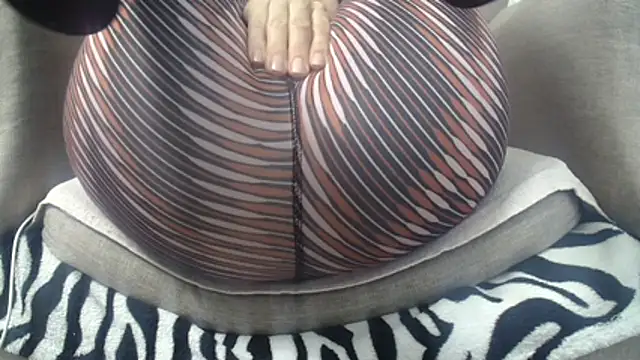 Snapshot of Web_Lady chatting on November 26, 10:48 am Web Lady online show from November 26, 10:48 am