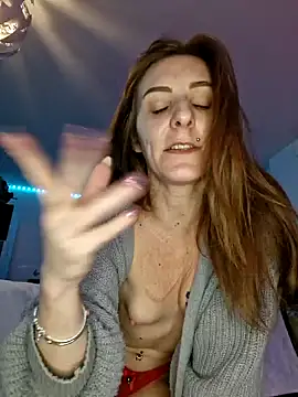 Snapshot of Ladykimberly_XOXO chatting on December 16, 1:10 am Ladykimberly XOXO online show from December 16, 1:10 am