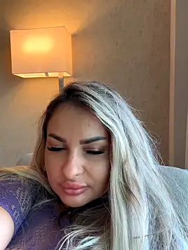 Snapshot of Denisse_Perry chatting on November 18, 6:00 pm Denisse Perry online show from November 18, 6:00 pm