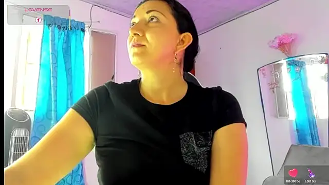 Snapshot of Angelblue_ chatting on July 14, 9:21 pm Angelblue online show from July 14, 9:21 pm