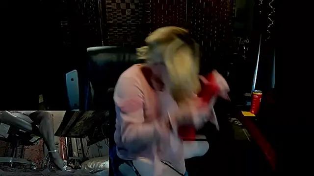 Snapshot of CharlotteAshton chatting on June 25, 2:44 pm CharlotteAshton online show from June 25, 2:44 pm