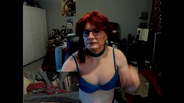Snapshot of CharlotteAshton chatting on July 18, 11:52 am CharlotteAshton online show from July 18, 11:52 am