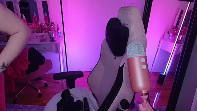 rachelbrooksxx online show from January 18, 8:23 pm