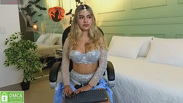 kataliina   online show from October 31, 12:02 pm