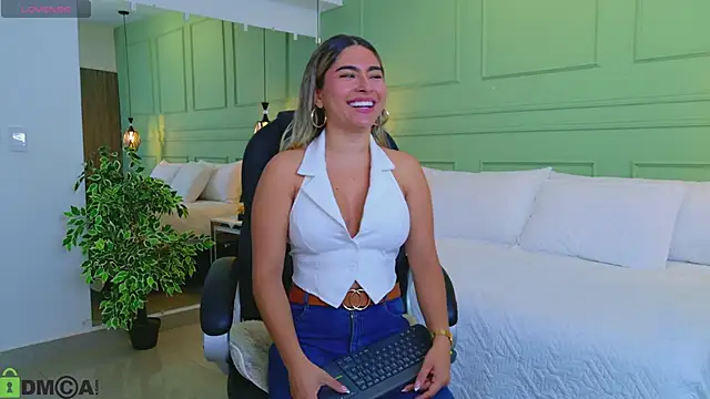 Snapshot of kataliina__ chatting on April 21, 12:01 pm kataliina online show from April 21, 12:01 pm