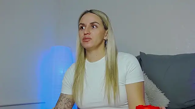 SofiJames online show from October 19, 7:00 am