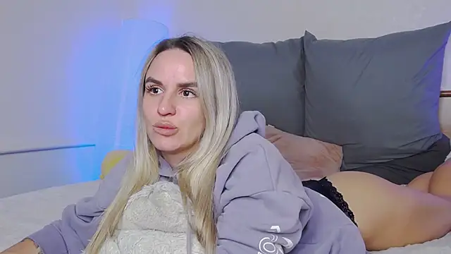 SofiJames online show from November 25, 6:25 am