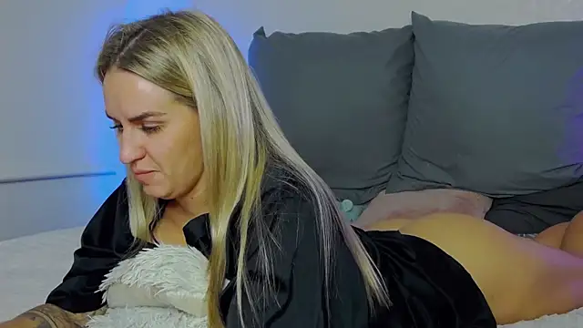 SofiJames online show from September 28, 7:48 am