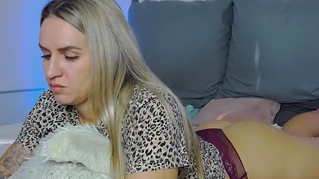 SofiJames online show from October 31, 7:05 am