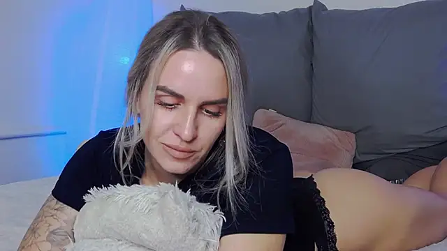 SofiJames online show from November 26, 7:08 am