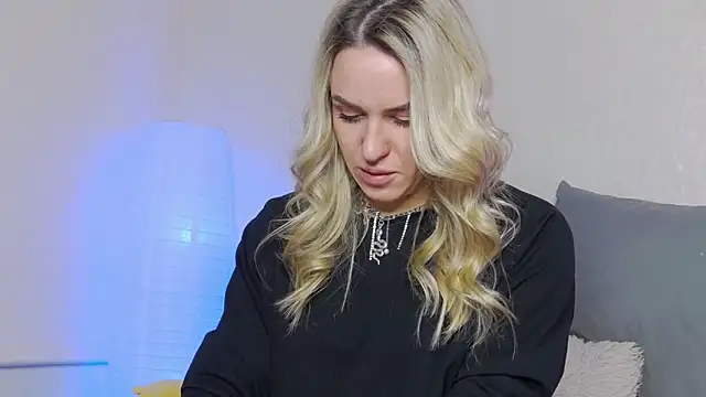 SofiJames online show from March 6, 6:19 am