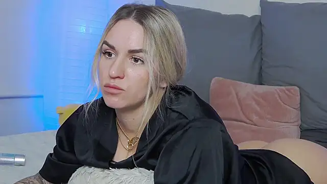 SofiJames online show from March 17, 9:01 am