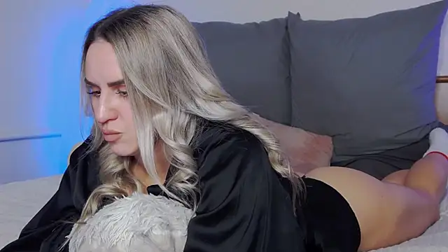 SofiJames online show from December 4, 6:45 am