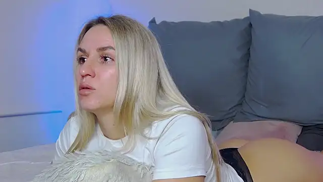 SofiJames online show from October 26, 6:58 am