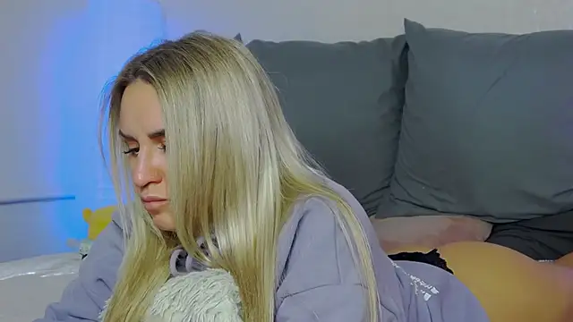 SofiJames online show from October 5, 6:37 am