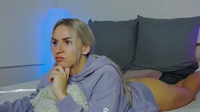 SofiJames online show from October 2, 7:23 am