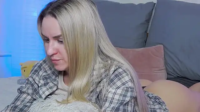 SofiJames online show from March 4, 10:24 am