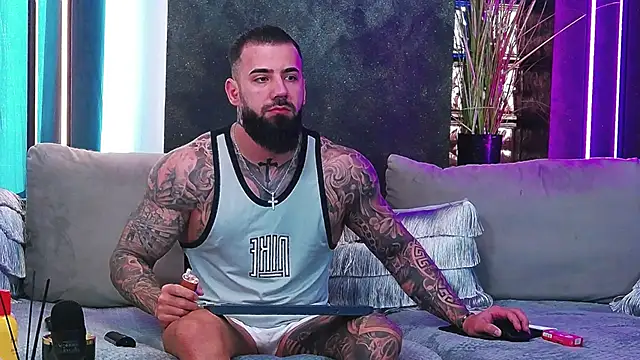masterkingofmusclee online show from February 26, 8:50 am