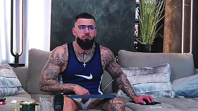 masterkingofmusclee online show from March 18, 8:39 am