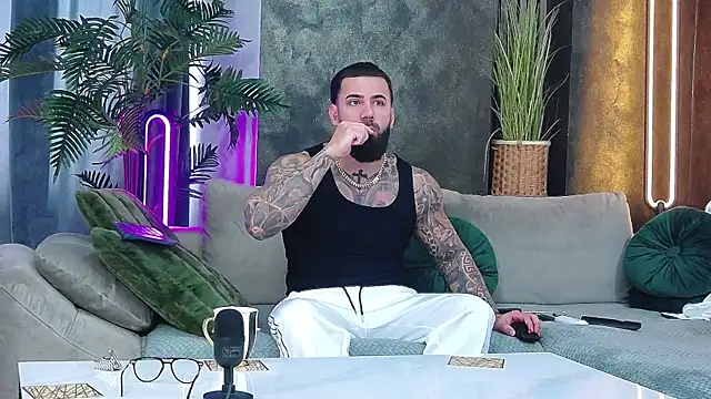 masterkingofmusclee online show from February 5, 7:59 am