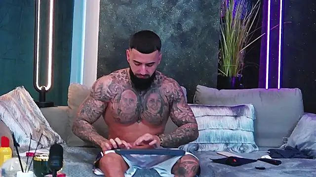 masterkingofmusclee online show from February 12, 6:29 am