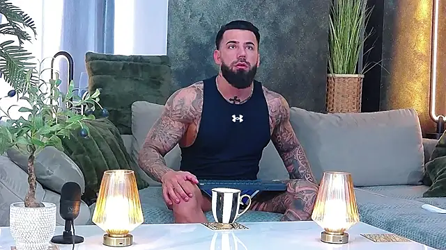 masterkingofmusclee online show from April 1, 8:04 am