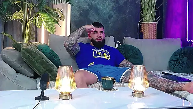 masterkingofmusclee online show from February 17, 9:45 pm