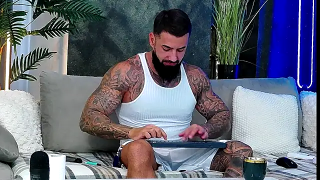 masterkingofmusclee online show from October 2, 6:39 am