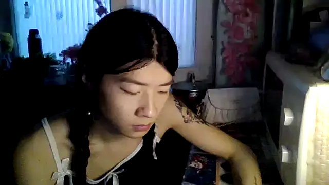 CarlyJoy online show from April 4, 1:50 pm