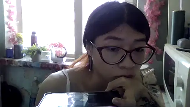 CarlyJoy online show from April 2, 10:22 am