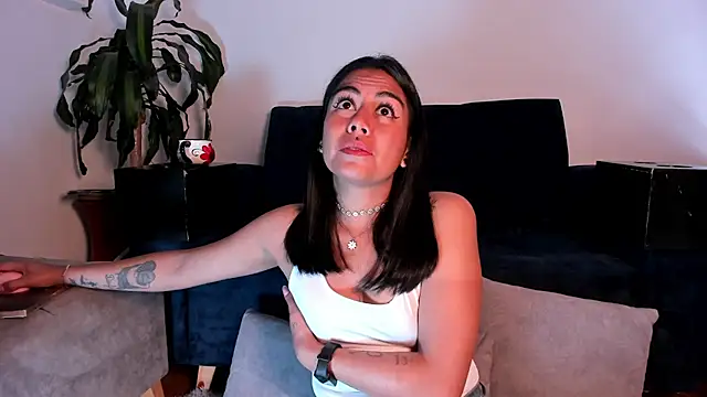 im amber online show from March 9, 1:03 pm