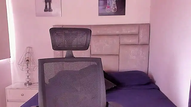Snapshot of paul_rogerr chatting on May 26, 7:45 pm paul rogerr online show from May 26, 7:45 pm