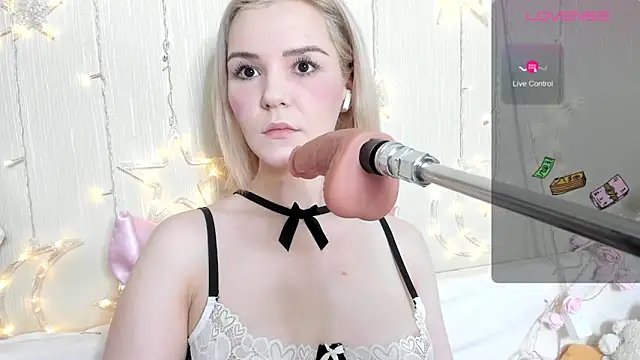 Kaya Devis online show from November 8, 4:49 am