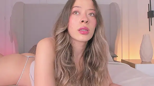 chloe d online show from November 9, 2:10 pm