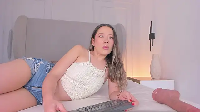 chloe d online show from November 3, 2:09 pm