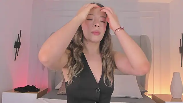 chloe d online show from November 26, 1:00 pm