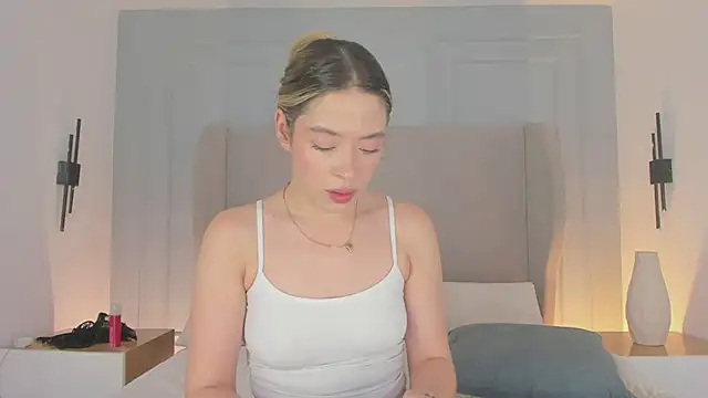 chloe d online show from April 11, 12:31 pm