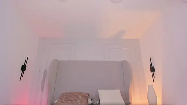 chloe d online show from December 19, 1:02 pm