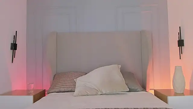 chloe d online show from March 20, 12:50 pm