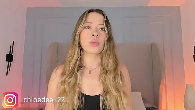 chloe d online show from February 19, 12:35 pm