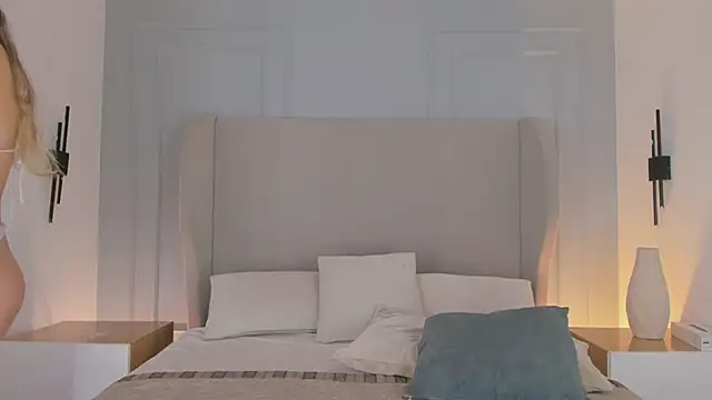 chloe d online show from May 4, 12:19 pm