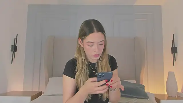 chloe d online show from May 1, 2:00 pm