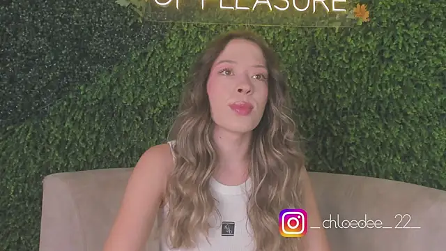 Snapshot of chloe_d chatting on October 17, 11:23 am chloe d online show from October 17, 11:23 am