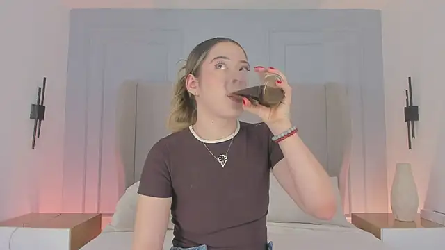 chloe d online show from June 1, 1:11 pm