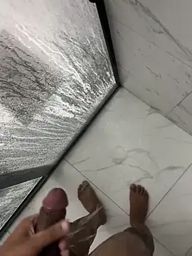 Snapshot of Tintola chatting on February 9, 12:19 am Tintola online show from February 9, 12:19 am