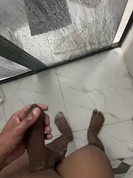 Snapshot of Tintola chatting on February 19, 12:18 am Tintola online show from February 19, 12:18 am