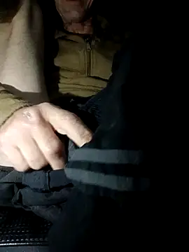 deepstroker42071 online show from November 10, 5:34 am